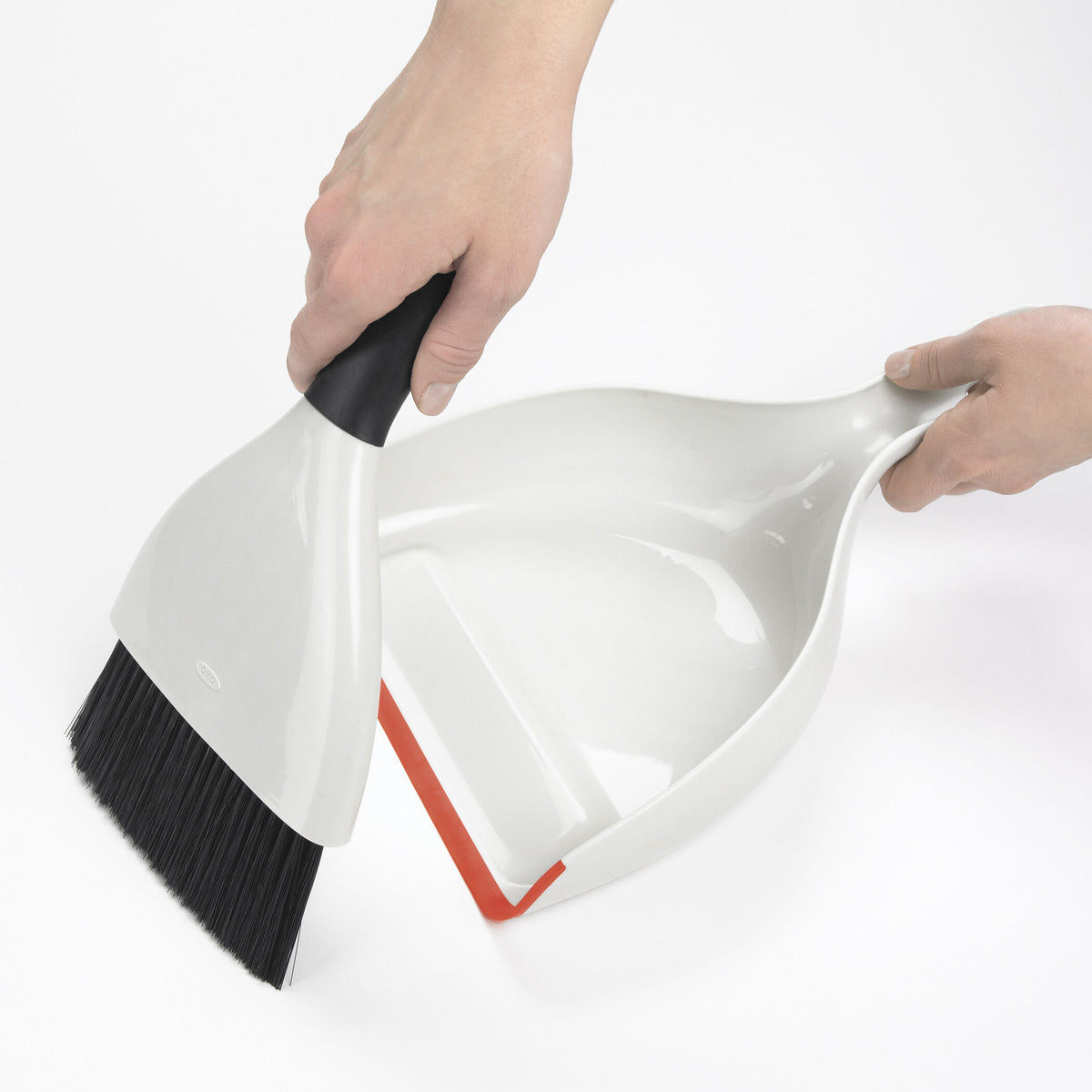 dustpan-and-brush-set-c4 1334480_2_dustpan_brush_set.jpg