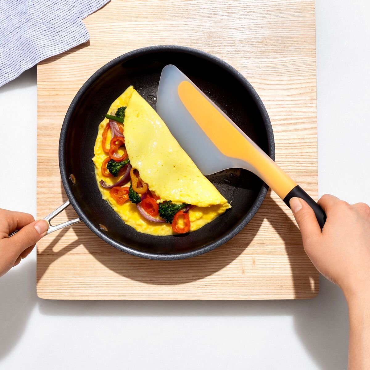 flip-and-fold-omelet-turner-y1 gg_1255680_4.jpg