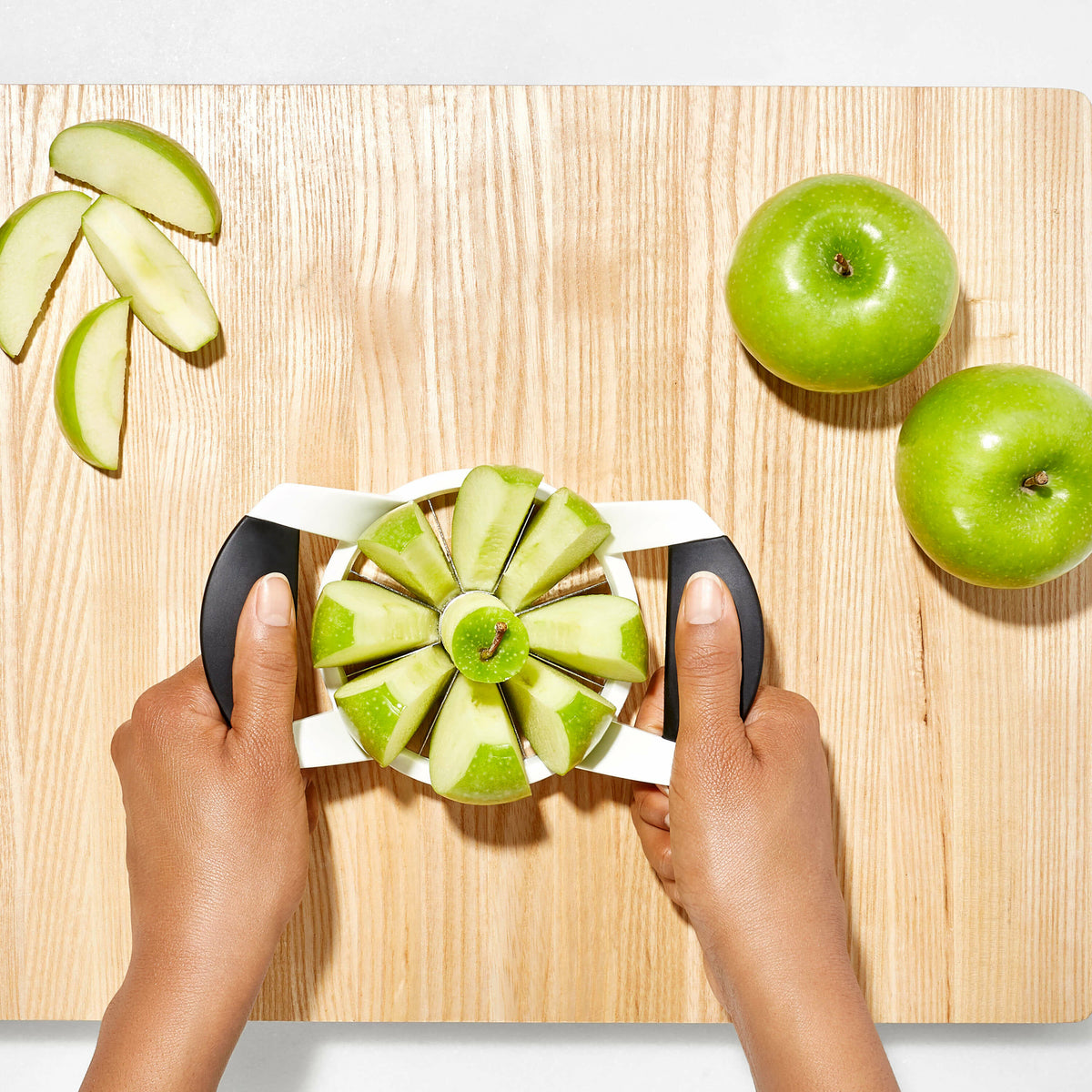 apple-divider-b2 gg_32681_4b_1_.jpg