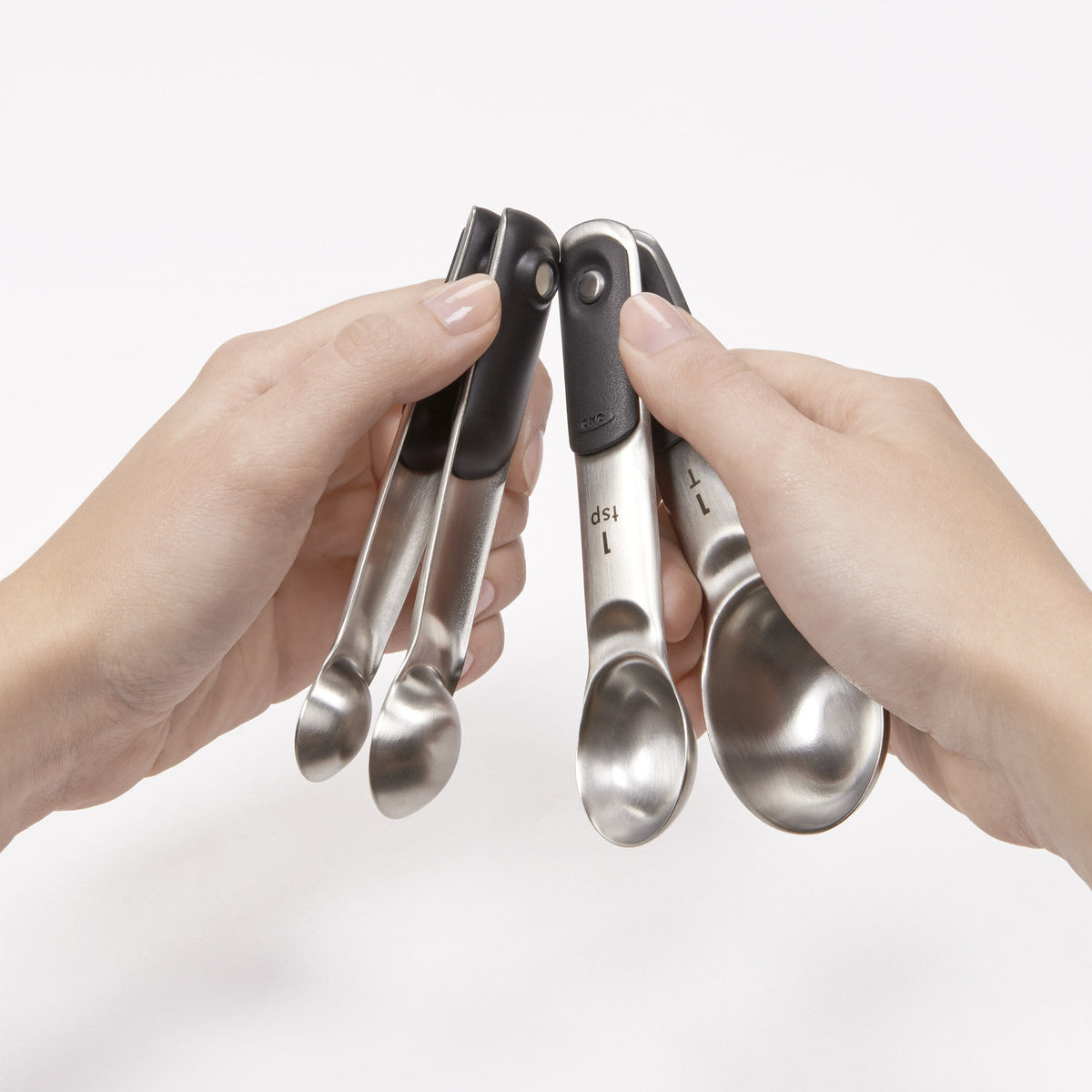 stainless-steel-measuring-spoons-p0 11132100_4_oxogoodgrips_stainlesssteelmeasuringspoons.jpg