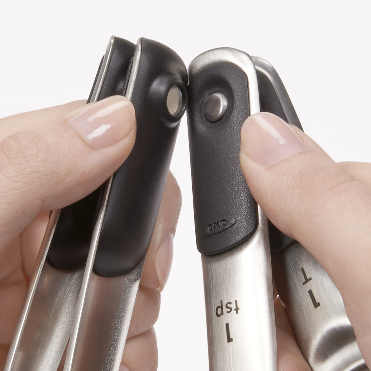stainless-steel-measuring-spoons-p0 11132100_5_oxogoodgrips_stainlesssteelmeasuringspoons.jpg
