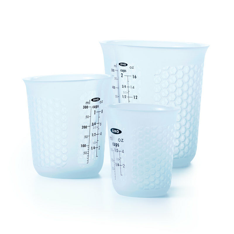 3-piece-squeeze-and-pour-silicone-measuring-cup-set-g0 11172700_measuring_set_2.jpg