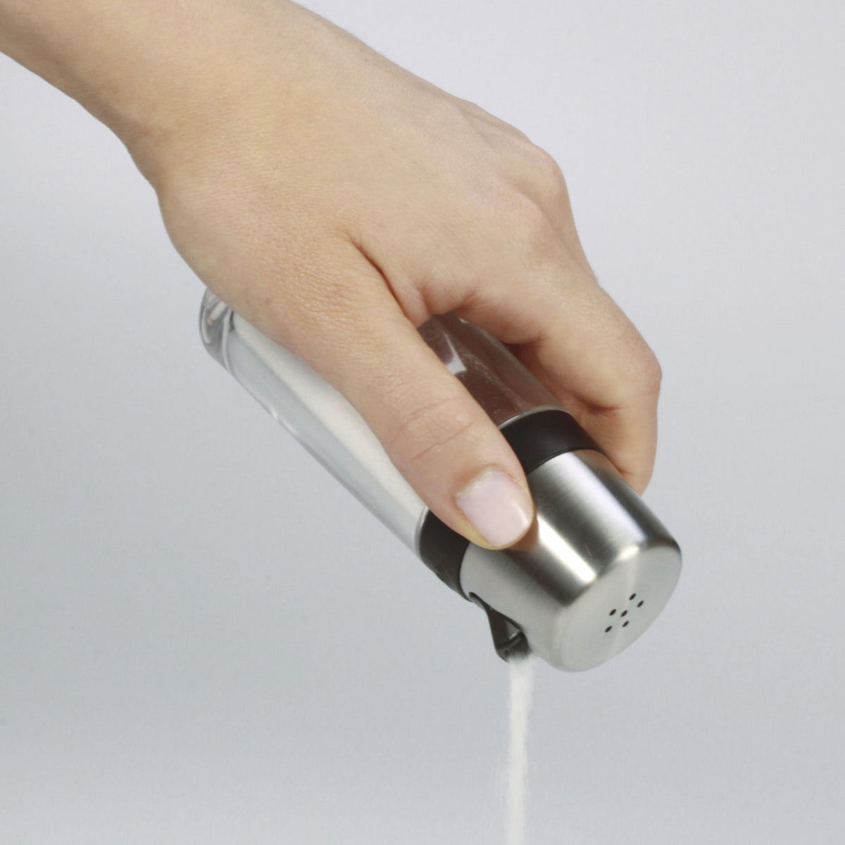 simple-salt-shaker-m8 1241980_salt_shaker_3.jpg