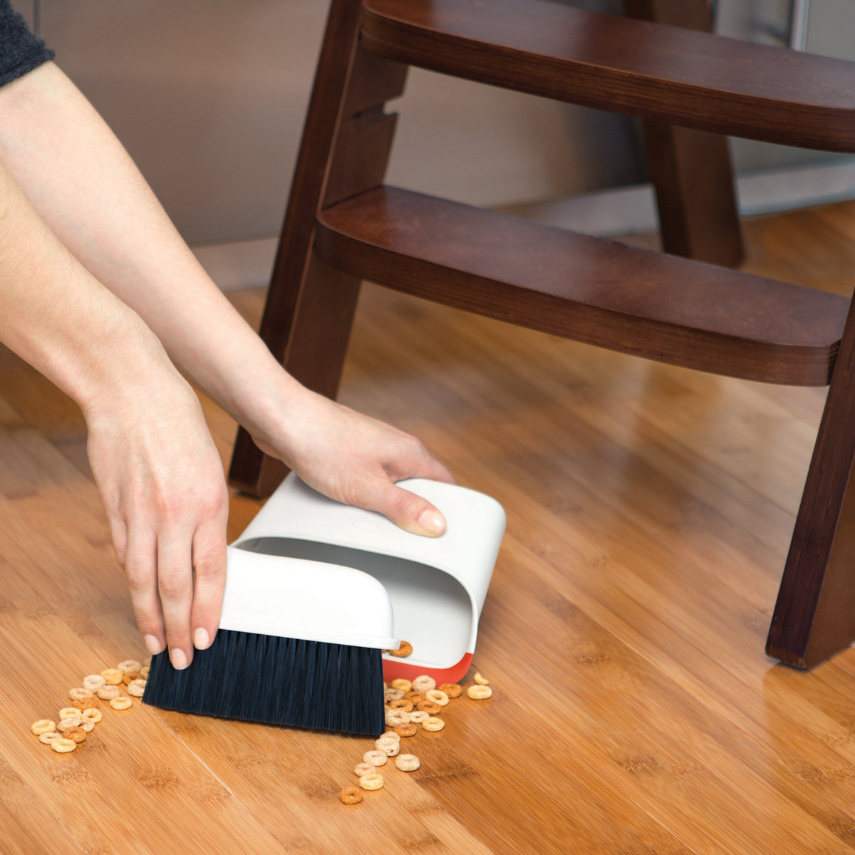 compact-dustpan-and-brush-set-x2 1334280_6_compact_dustpan_brush_set.jpg