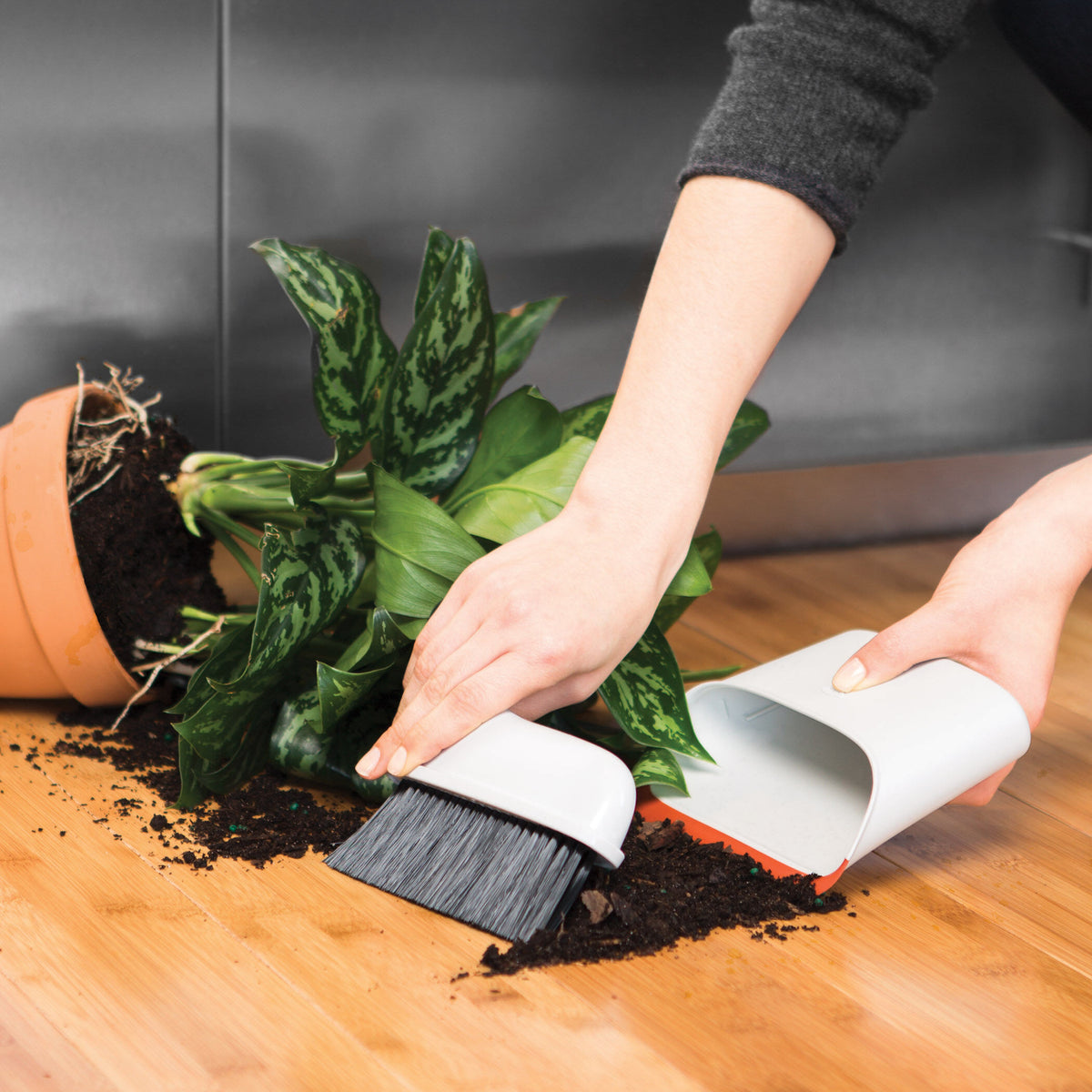 compact-dustpan-and-brush-set-x2 1334280_9_compact_dustpan_brush_set.jpg