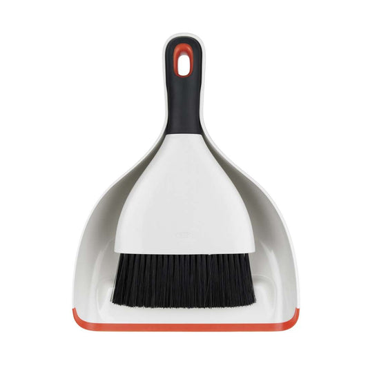 dustpan-and-brush-set-c4 1334480.jpg