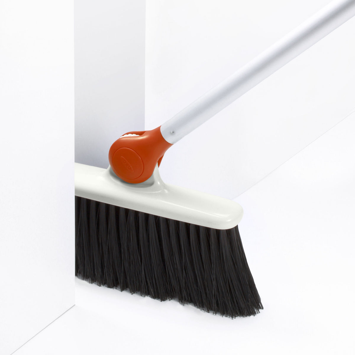 any-angle-broom-l6 1336580_3_any-angle_broom.jpg