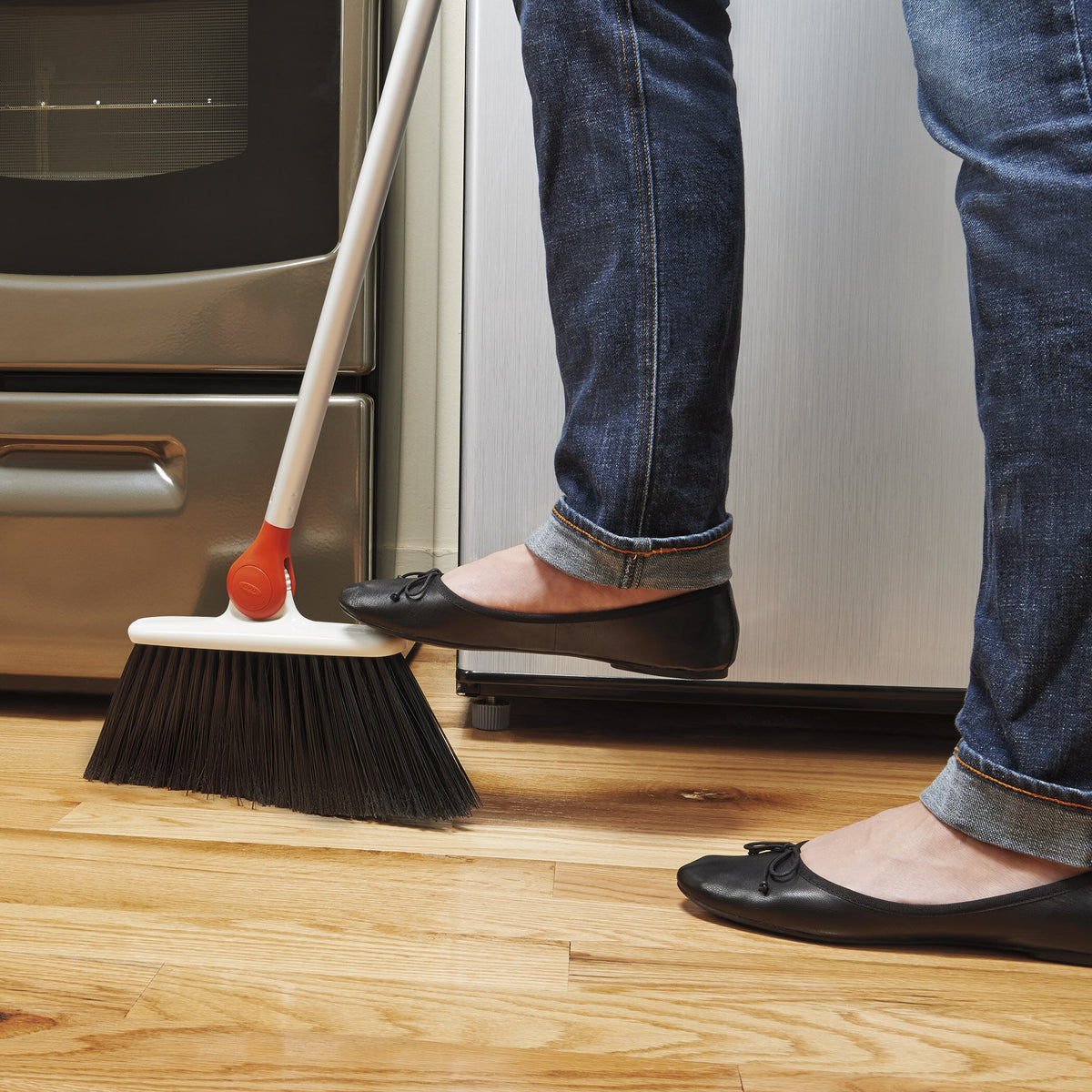 any-angle-broom-l6 1336580_6_any-angle_broom.jpg