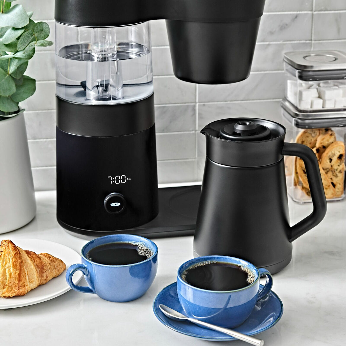 9-cup-coffee-maker-matte-black-h7 brew_8725000_9-cup-coffee-maker-black_pdp_02.jpeg