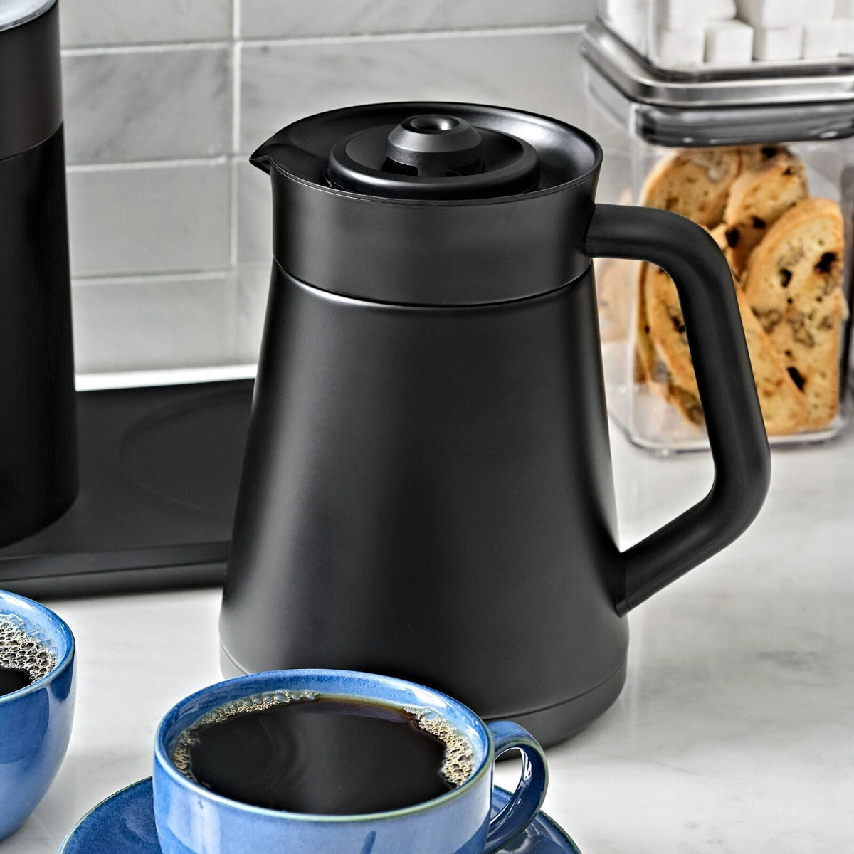 replacement-carafe-for-9-cup-coffee-maker-matte-black-o4 brew_8725100_9-cup-coffee-maker-black-carafe_pdp_02_1_.jpeg