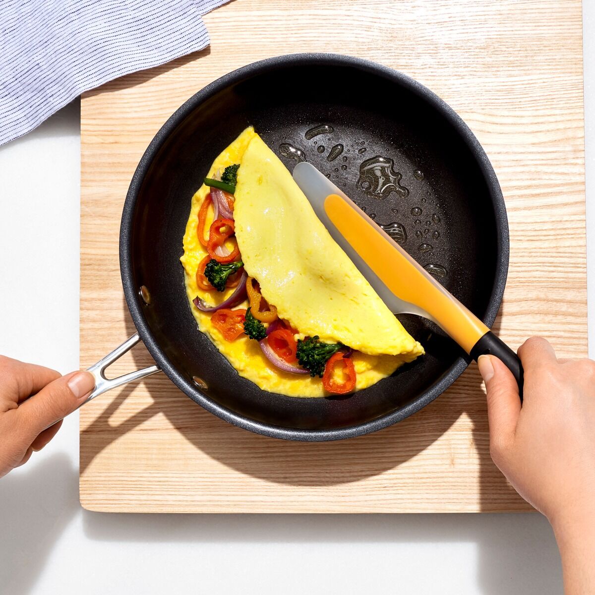 small-flip-and-fold-omelet-turner-s1 gg_11140800_4.jpg