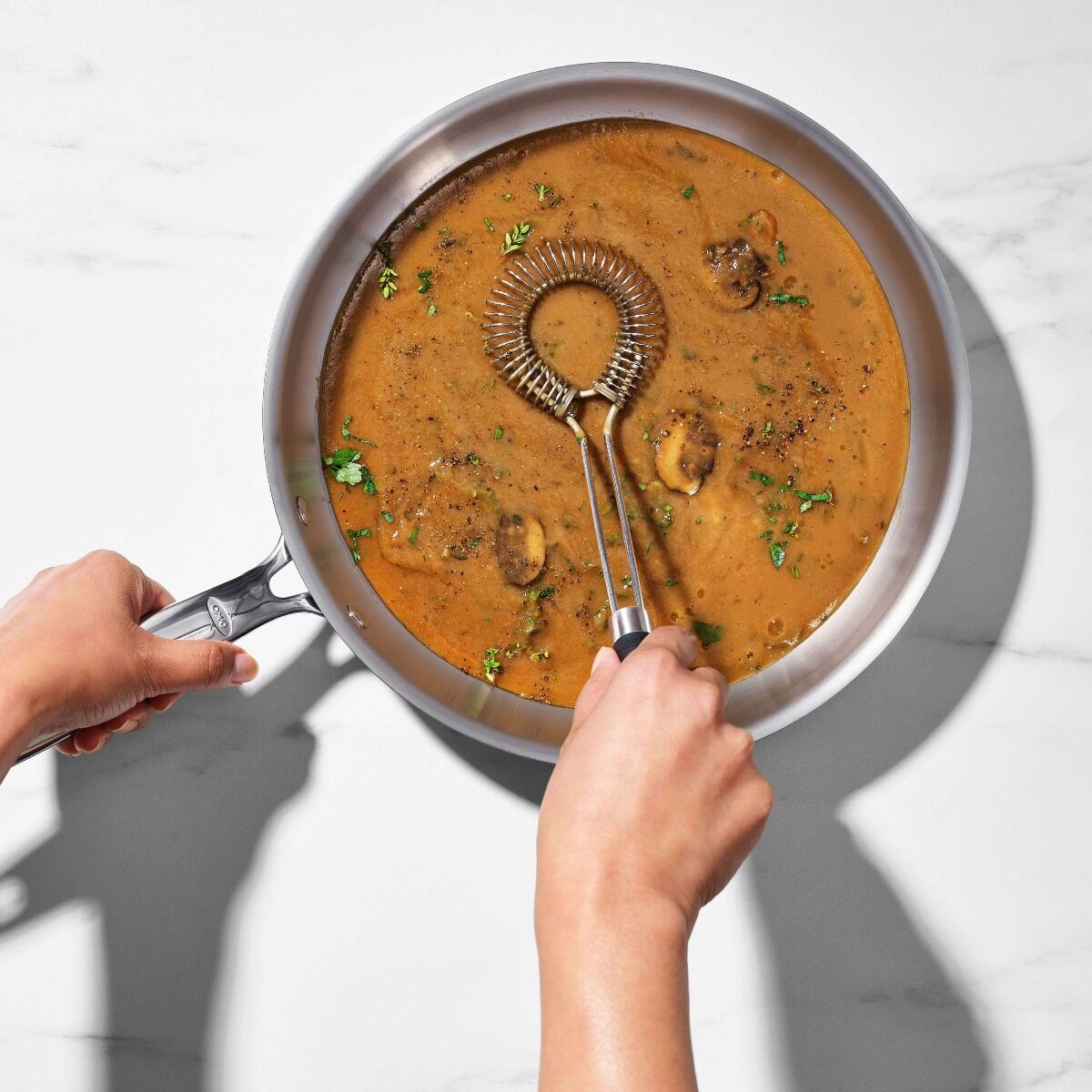 sauce-and-gravy-whisk-j5 gg_11278500_4b_1_.jpg