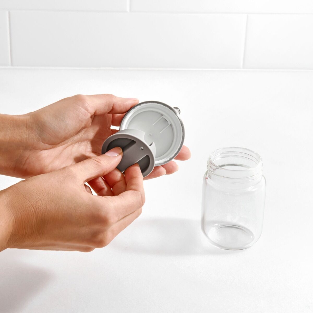 precision-pour-glass-dispenser-5-oz-w9 gg_11278600_4a.jpg