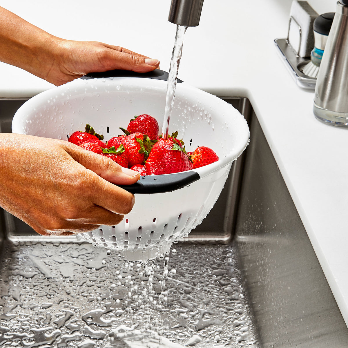 plastic-colander-n6 gg_11331000_plasticcolander3qt_pdp_05.jpg