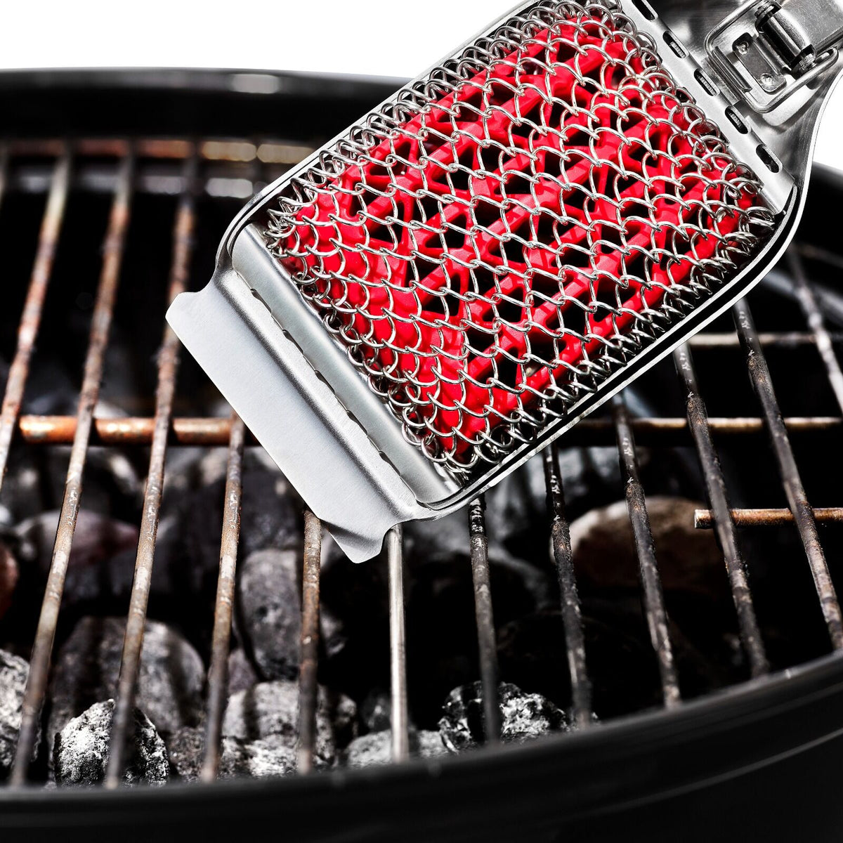 coiled-grill-brush-with-replaceable-head-m8 gg_11356300_coiledgrillbrush_11.jpg