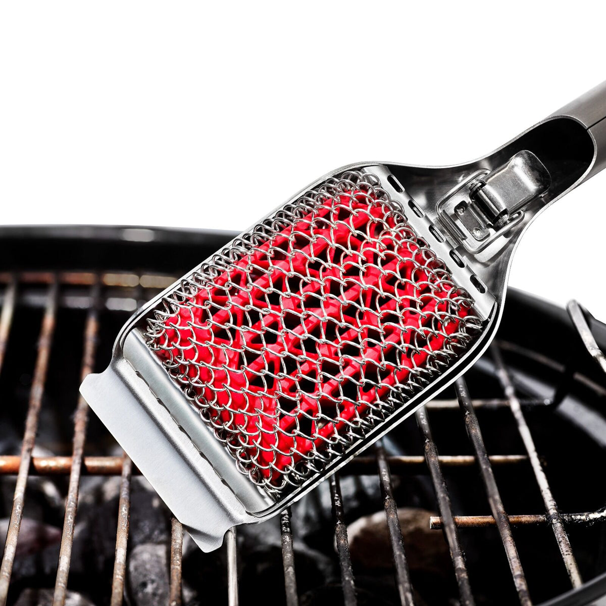 coiled-grill-brush-with-replaceable-head-m8 gg_11356300_coiledgrillbrush_pdp_04.jpg
