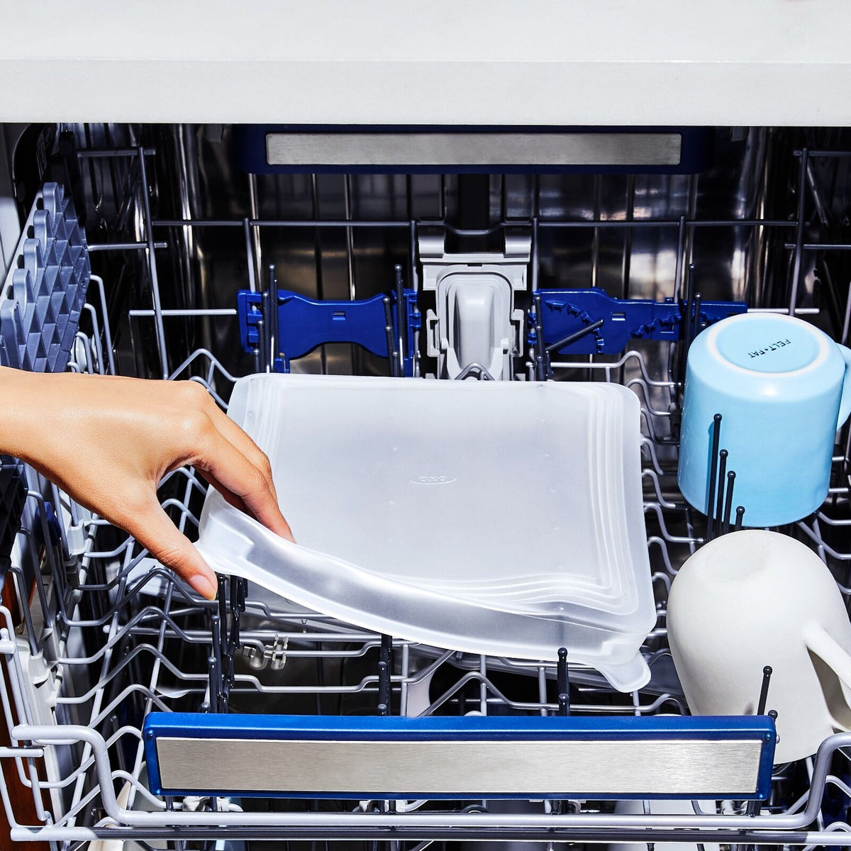 silicone-bakeware-lid-9in-x-9in-q5 gg_11360500_siliconebakewarelid9x9_pdp_05.jpg
