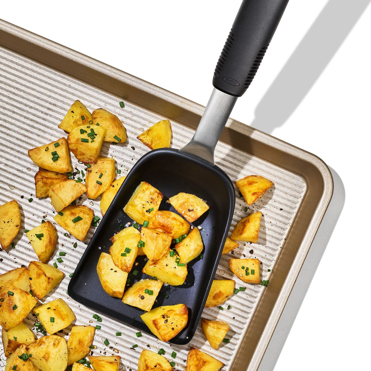 sheet-pan-scoop-t1 gg_11375300_sheetpanscoop_pdp_01.jpg