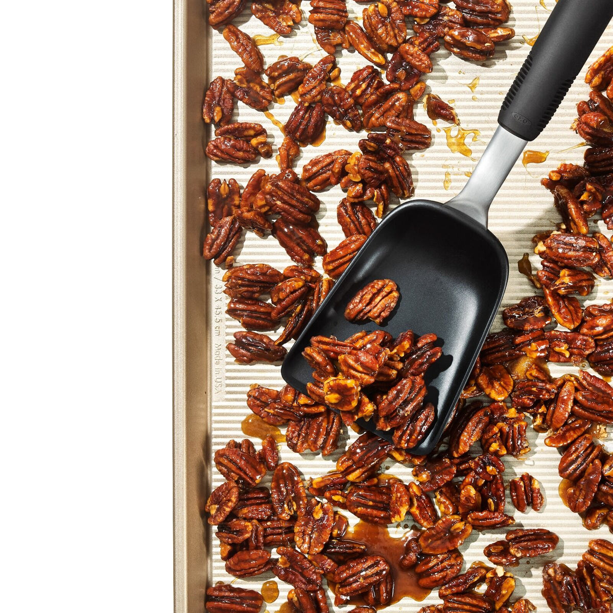 sheet-pan-scoop-t1 gg_11375300_sheetpanscoop_pdp_03.jpg