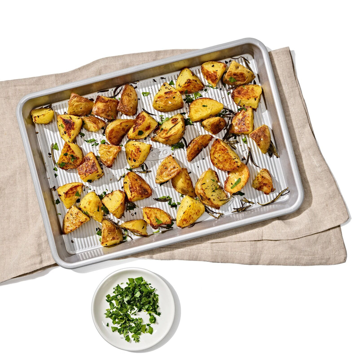 non-stick-pro-clear-coated-quarter-sheet-pan-b1 gg_11434900_quarter-sheet-pan_pdp_01.jpeg