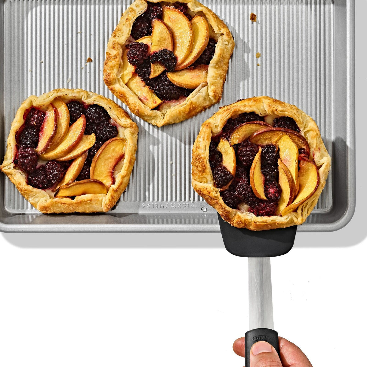non-stick-pro-clear-coated-quarter-sheet-pan-b1 gg_11434900_quarter-sheet-pan_pdp_02.jpeg