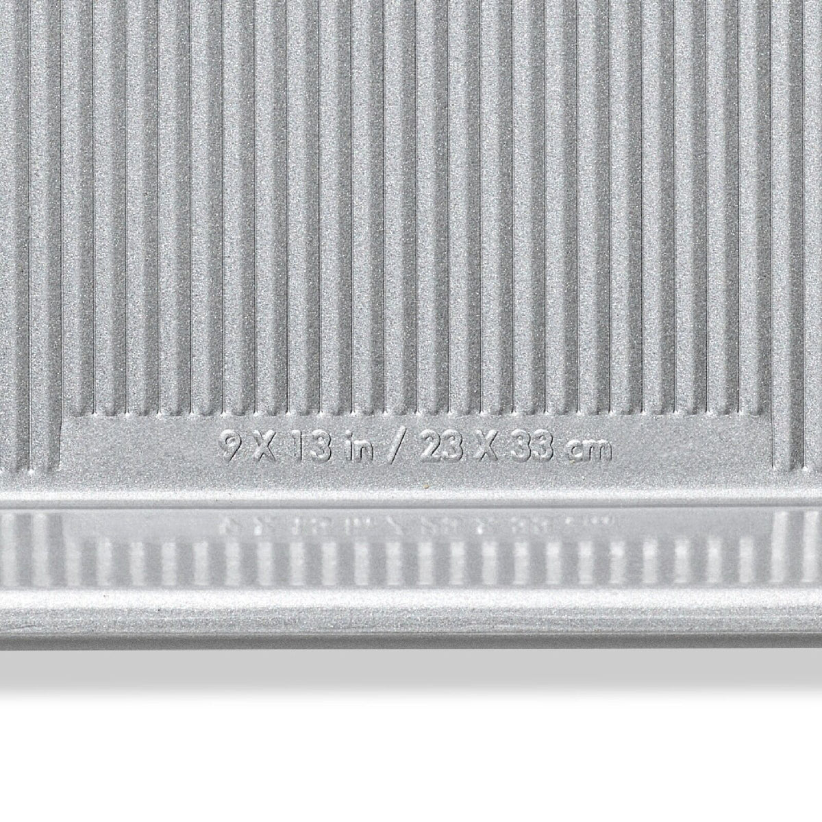 non-stick-pro-clear-coated-quarter-sheet-pan-b1 gg_11434900_quarter-sheet-pan_pdp_05.jpeg