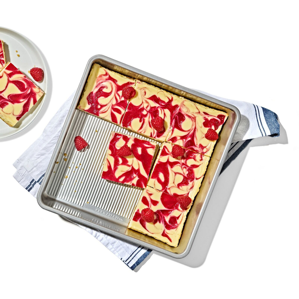 nonstick-pro-clear-coated-9in-square-cake-pan-y4 gg_11435200_9in-square-cake-pan_pdp_01.jpeg