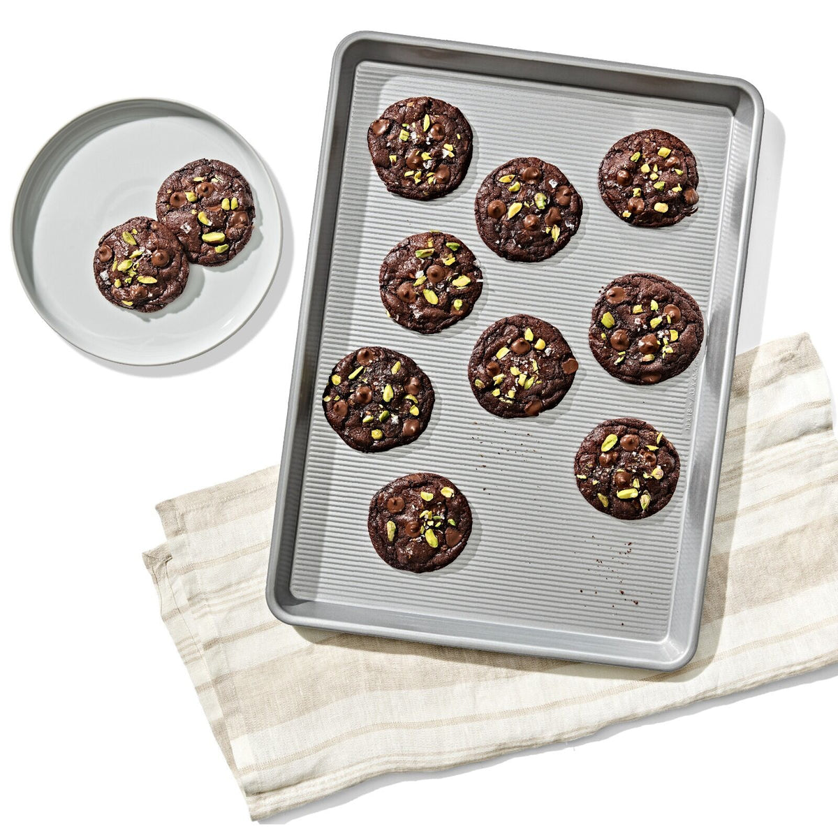 non-stick-pro-clear-coated-half-sheet-pan-p6 gg_11435300_half-sheet-pan_pdp_01.jpeg