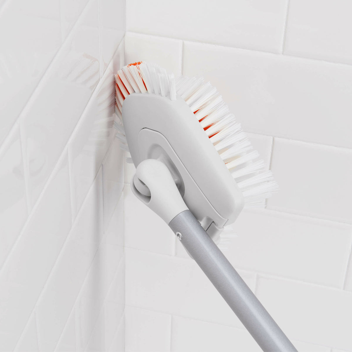 extendable-tub-and-tile-brush-c3 gg_12166000_7_1_.jpg