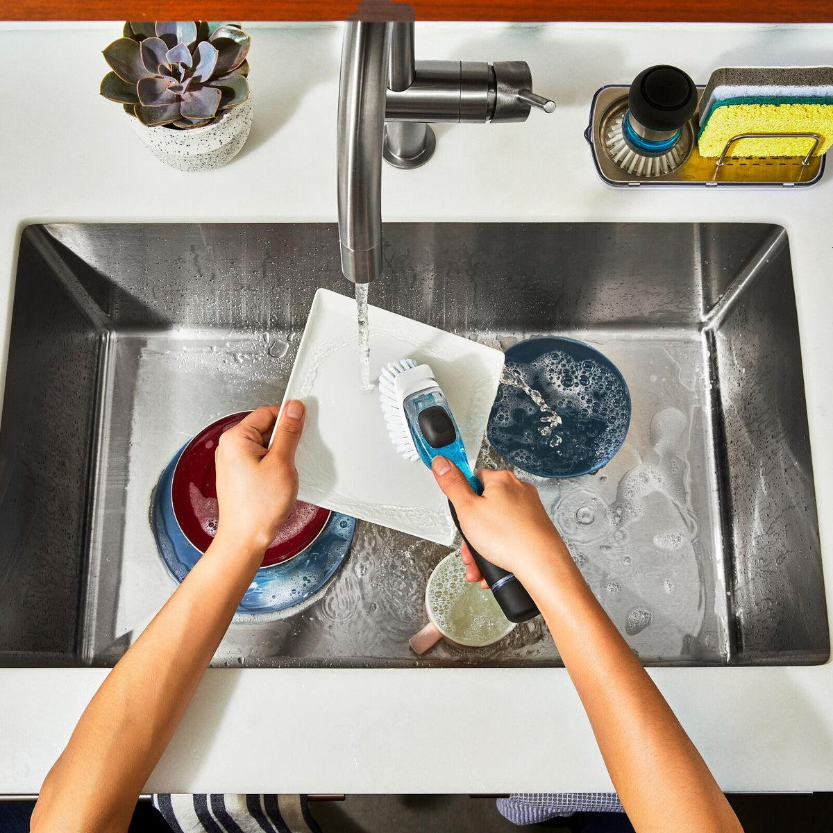 soap-dispensing-dish-brush-f1 gg_12361700_soapdispdishbrush_11_rgb.jpg