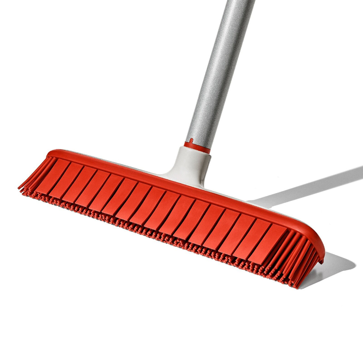 oxo-good-grips-fur-broom-e4 gg_12423000_fur-broom-compact_pdp_04.jpeg