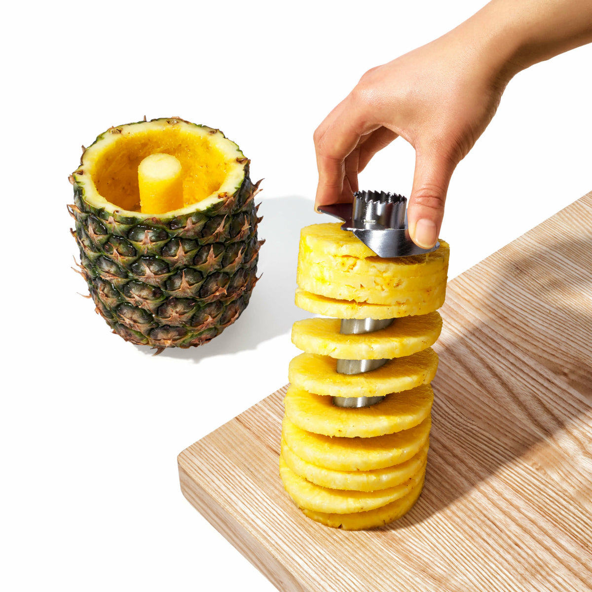 stainless-steel-pineapple-slicer-m0 gg_3108300_4c_1_.jpg