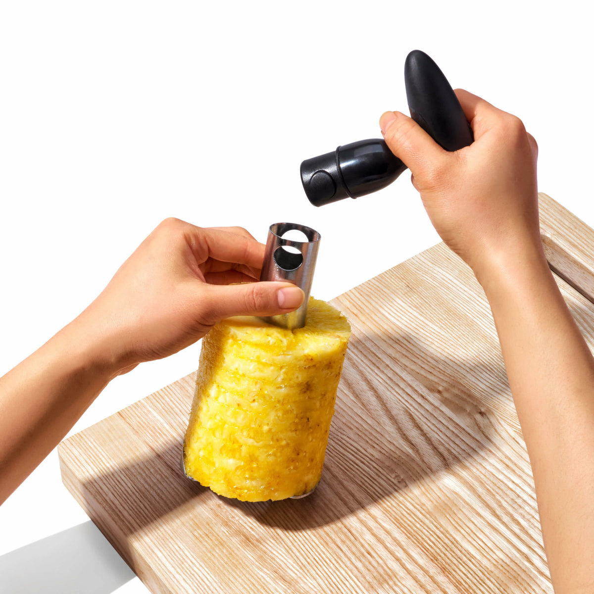 stainless-steel-pineapple-slicer-m0 gg_3108300_4d_1_.jpg