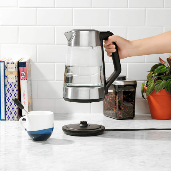 cordless-glass-electric-kettle-c6 lifestyle2.jpg