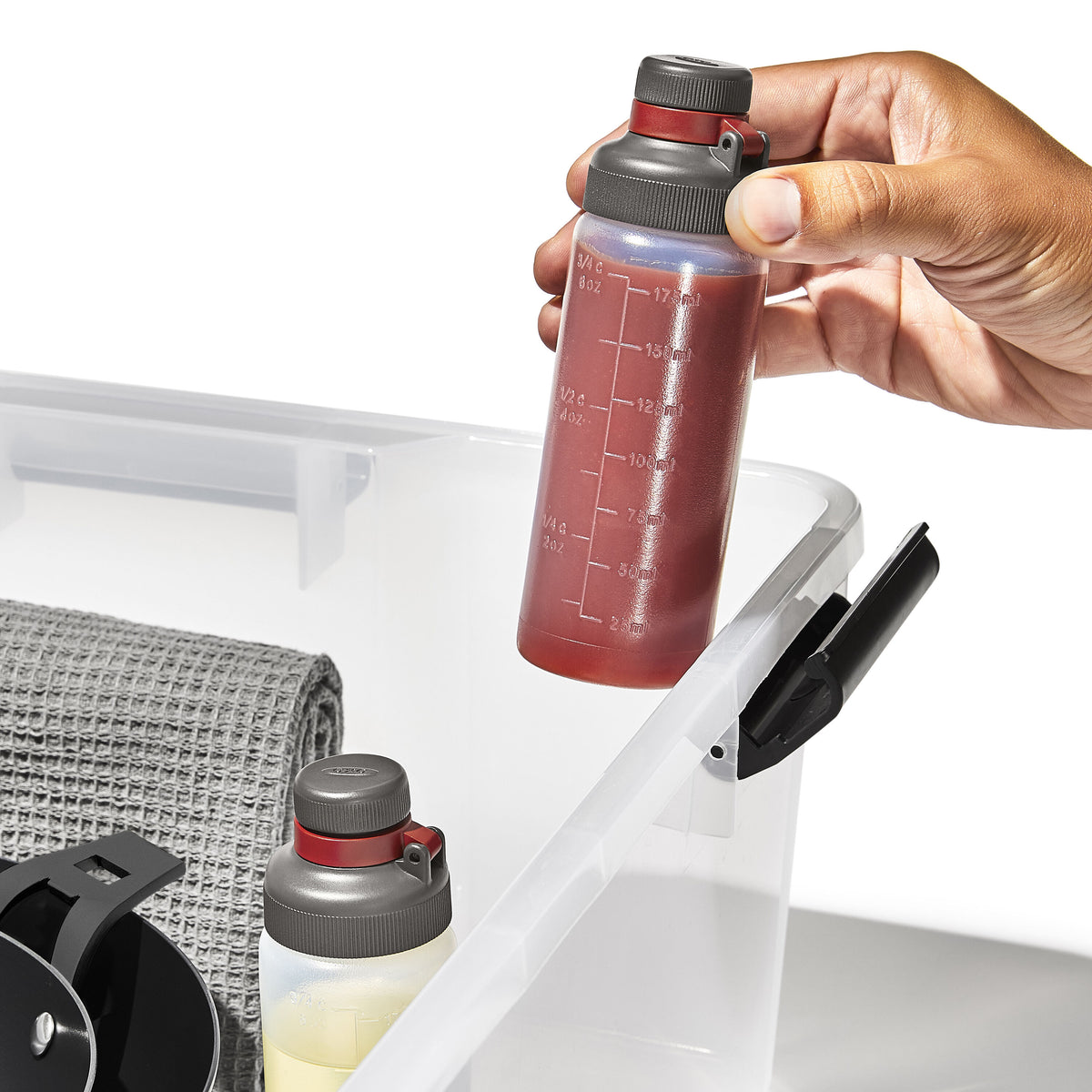 oxo-outdoor-leakproof-squeeze-bottle-set-x8 od_9109200_071921_91_rgb.jpg