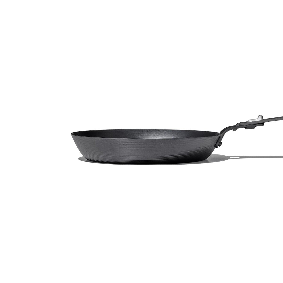 carbon-steel-with-removable-handle-10in-pan-u4 od__2059640001__10incarbonsteelpan_70_rgb.jpg
