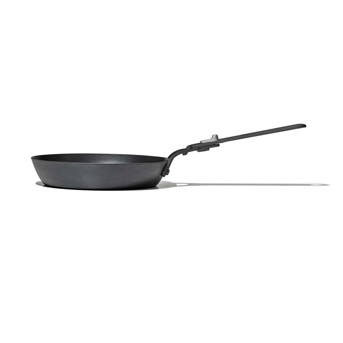 carbon-steel-with-removable-handle-8in-pan-y7 od__2059660001__8incarbonsteelpan_77_rgb.jpg