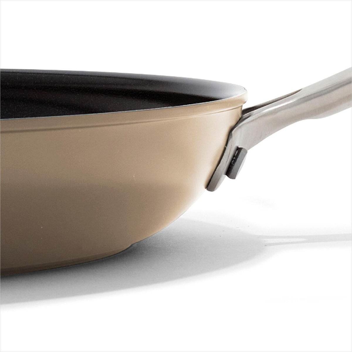 oxo-enhanced-non-stick-12-inch-frypan-with-lid-a2 oxo_cc010460-001_enhanced-nonstick-12in-fry-pan-lid-biscuit_pdp_03.jpg