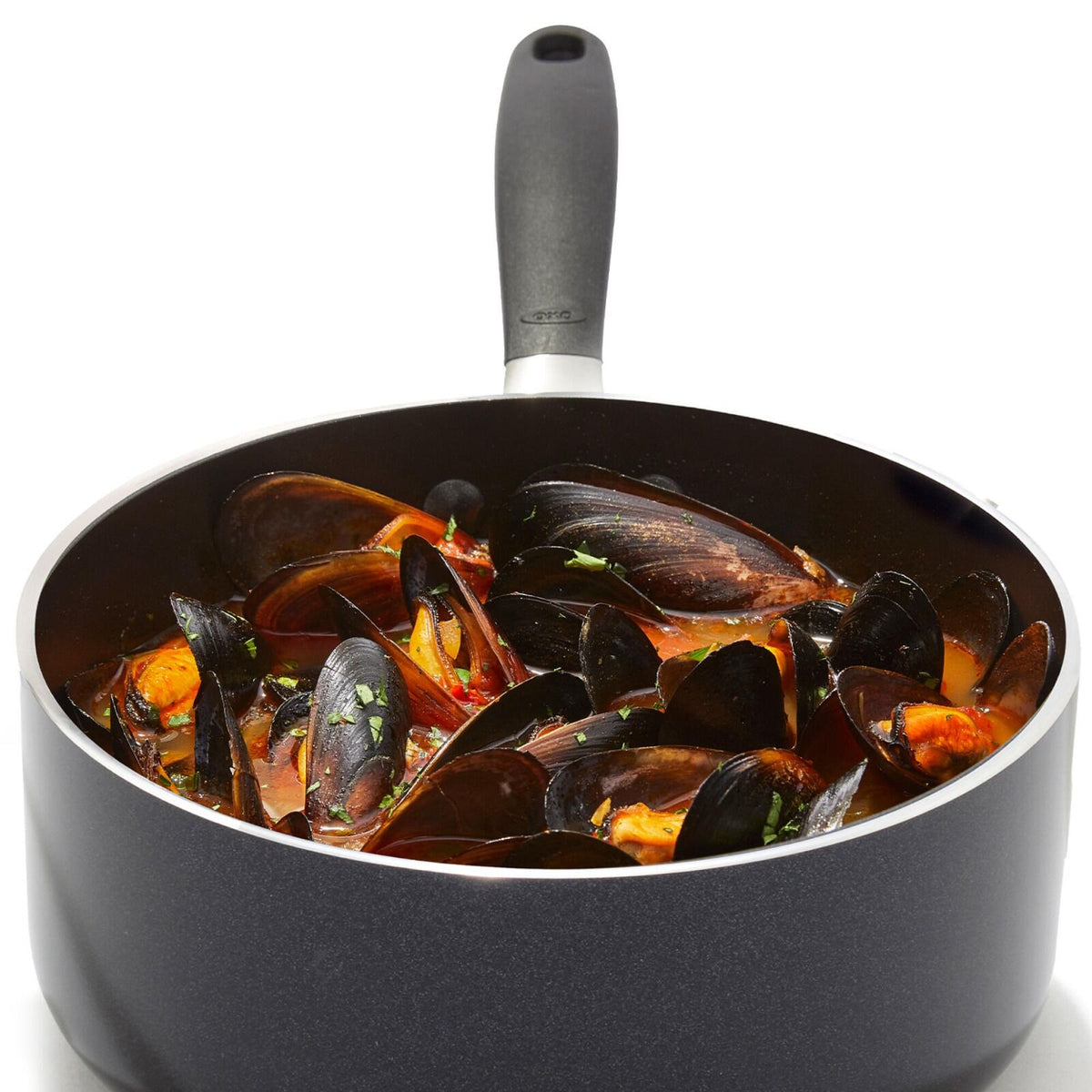 non-stick-pro-every-day-1-6-qt-saucepan-with-lid-z3 oxo_cc010467-001_nonstick-everyday-1p6qt-saucepan_pdp_05.jpg