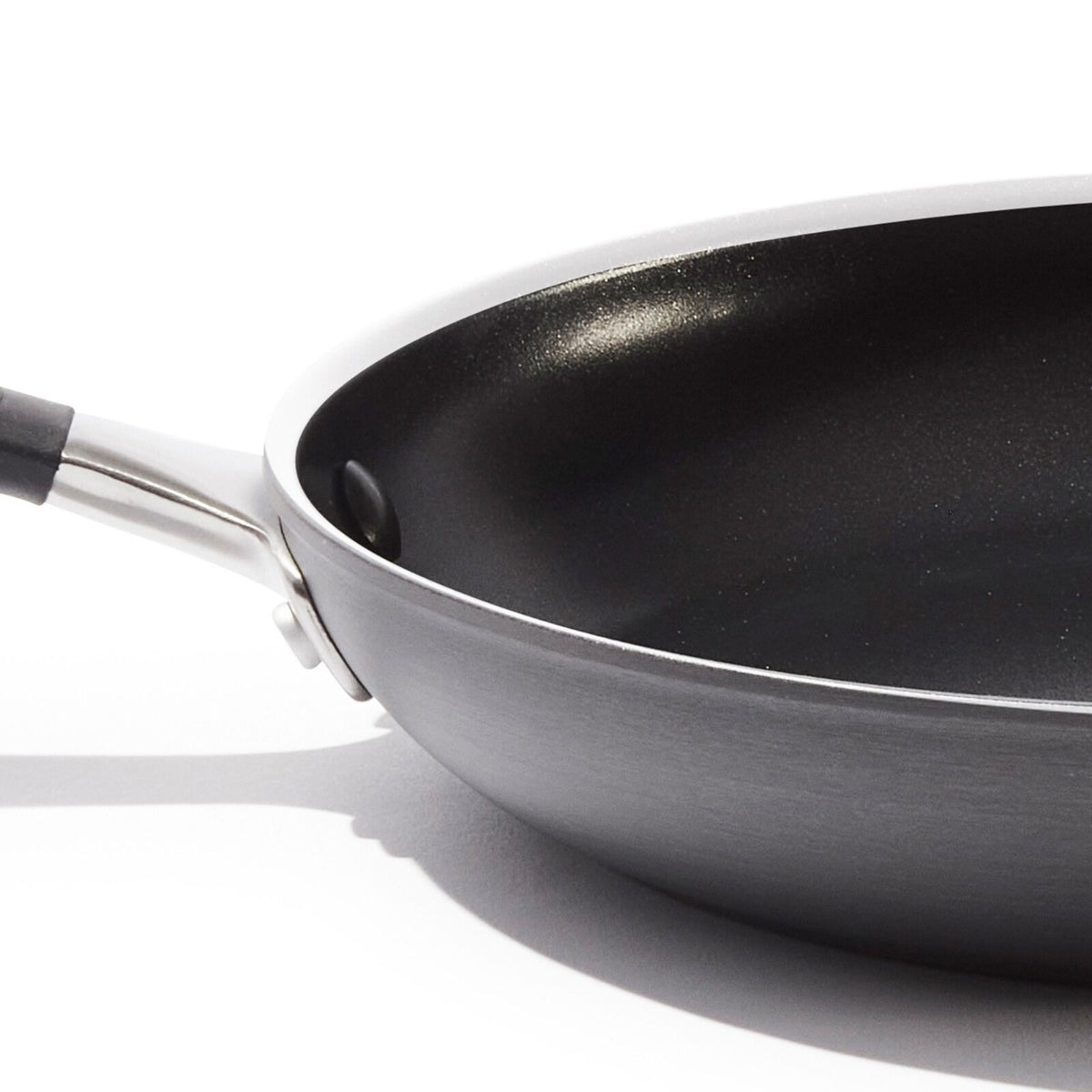 non-stick-pro-every-day-10-inch-fry-pan-d7 oxo_cc010469-001_nonstick-everyday-10in-fry-pan_pdp_06_1_.jpg