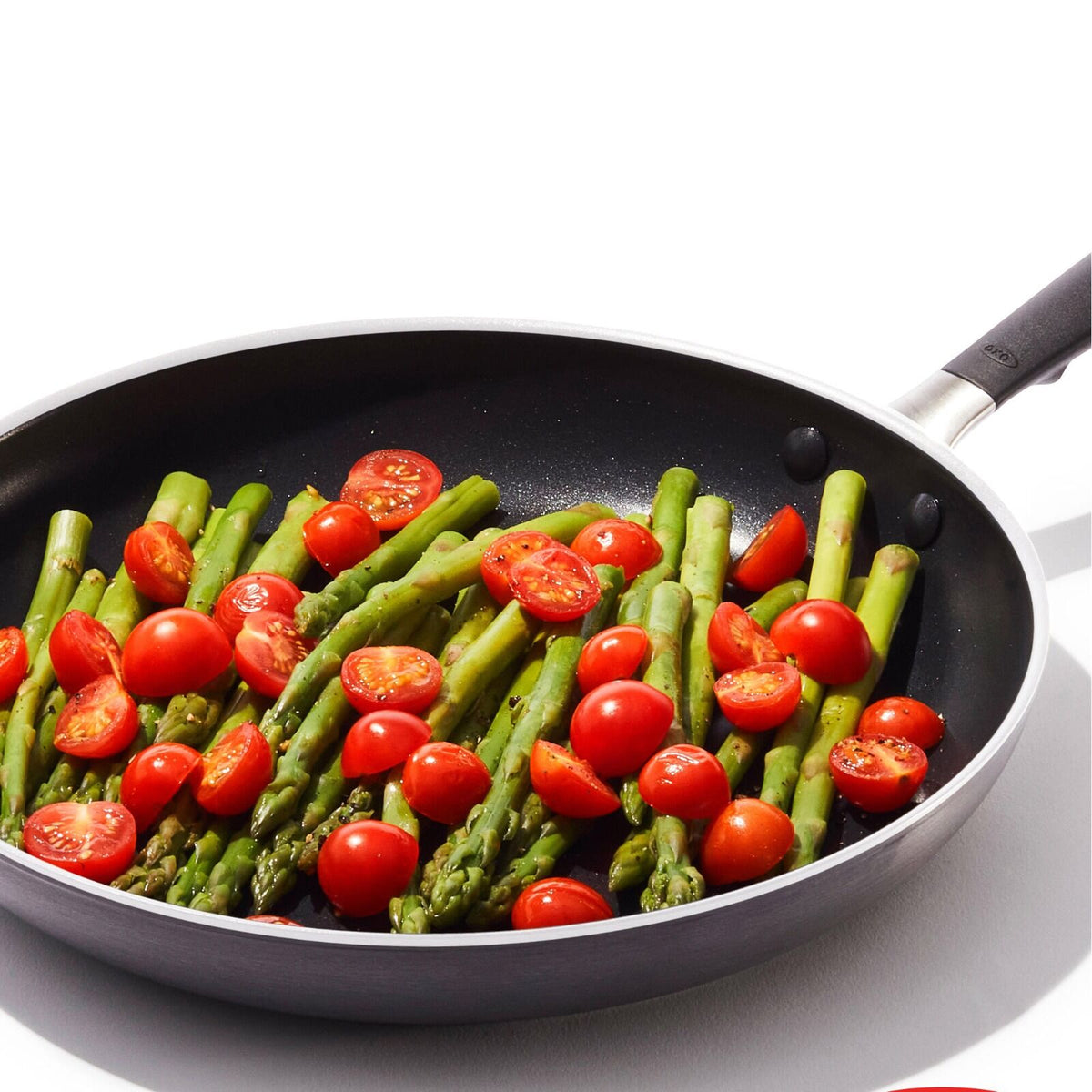 non-stick-pro-every-day-12-inch-frypan-with-lid-f0 oxo_cc010471-001_nonstick-everyday-12in-fry-pan-w-lid_pdp_03.jpg