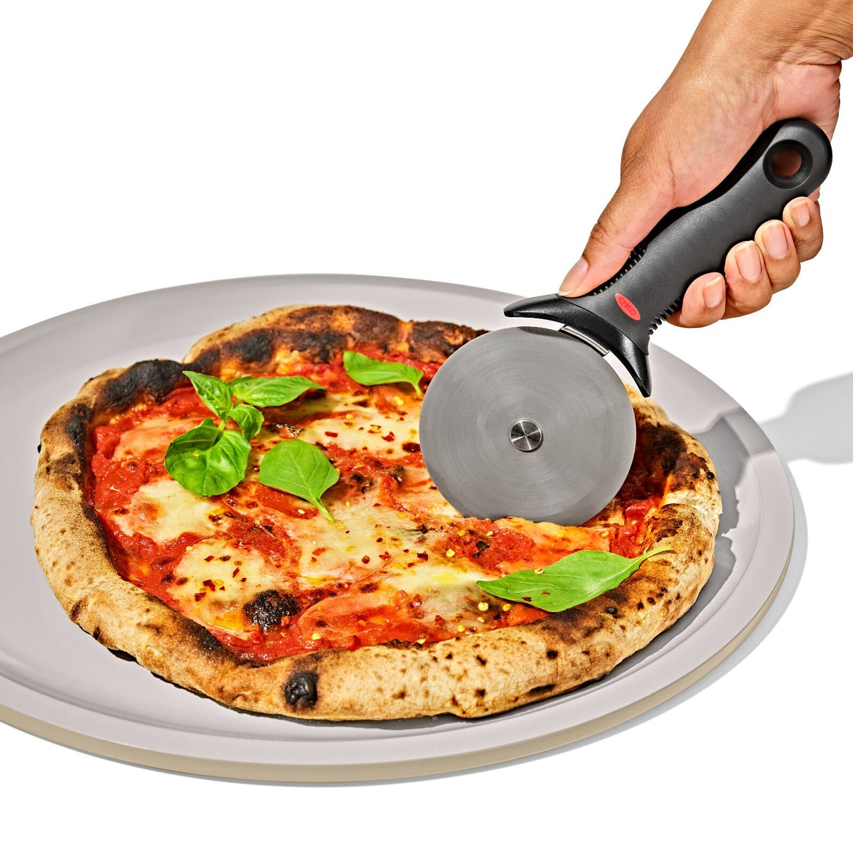 non-stick-pro-ceramic-coated-metal-bakeware-15-pizza-pan-y2 oxo_gg_11413500_15in-pizza-pan-biscuit_pdp_02.jpg