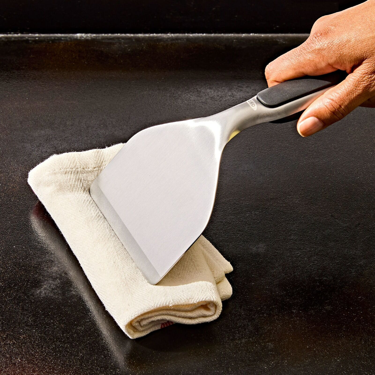 griddle-scraper-t2 oxo_griddle-scraper_pdp_04.jpeg