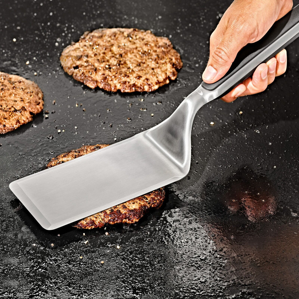 oxo-outdoor-large-griddle-turner-g0 oxo_griddle-turner_pdp_01_1.jpeg