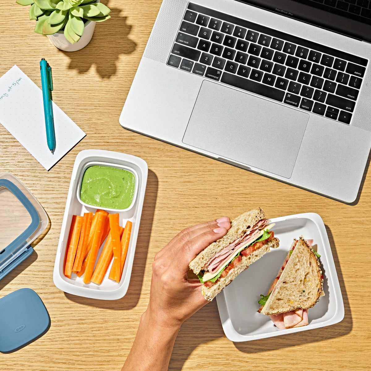 prep-and-go-snack-and-dip-container-1-6-cups-0-4-l-j4 oxo_prep-go-snack-slim-container_pdp_05_2_.jpeg
