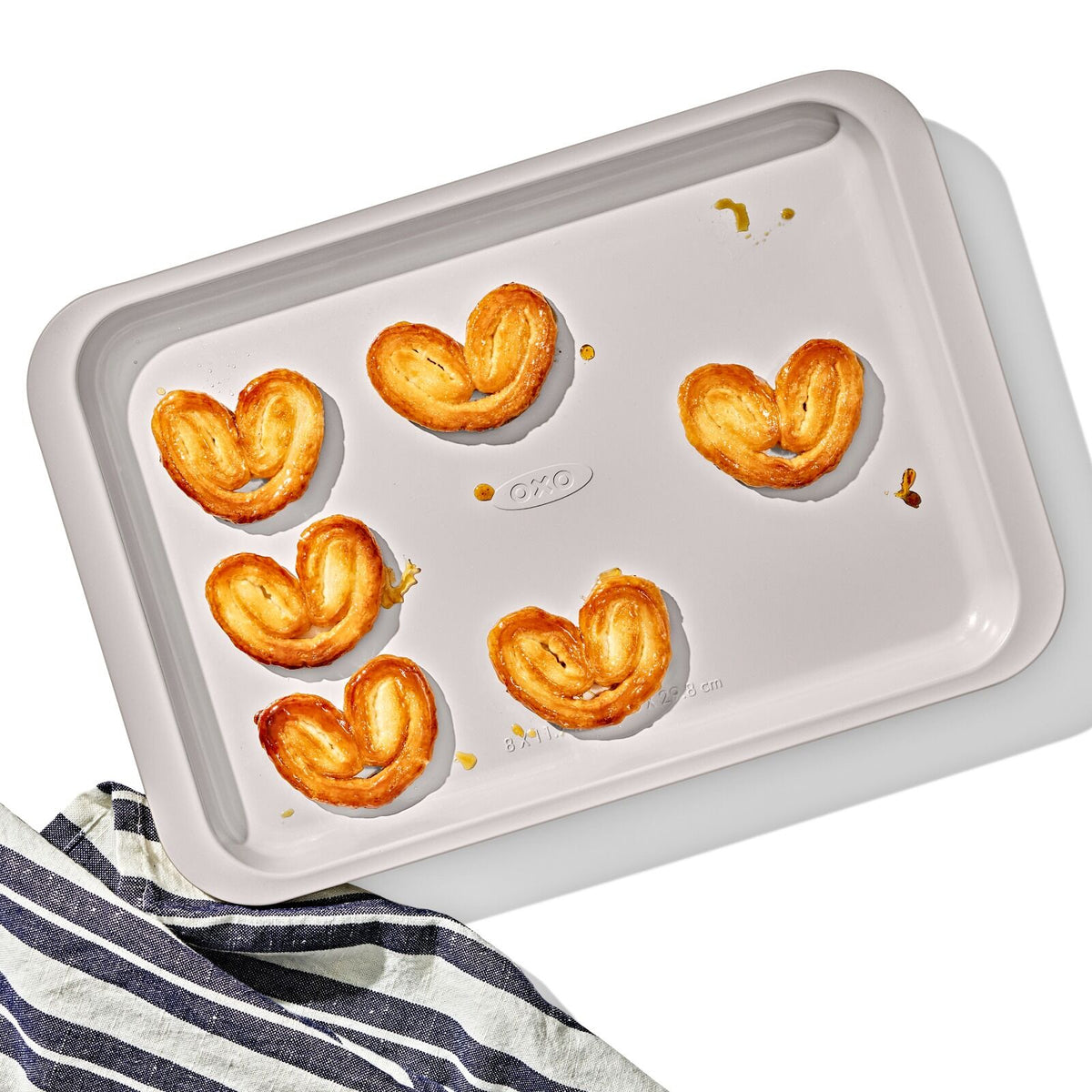 non-stick-pro-ceramic-coated-metal-bakeware-quarter-sheet-pan-k3 oxo_quarter-sheet-pan_pdp_01_1.jpg