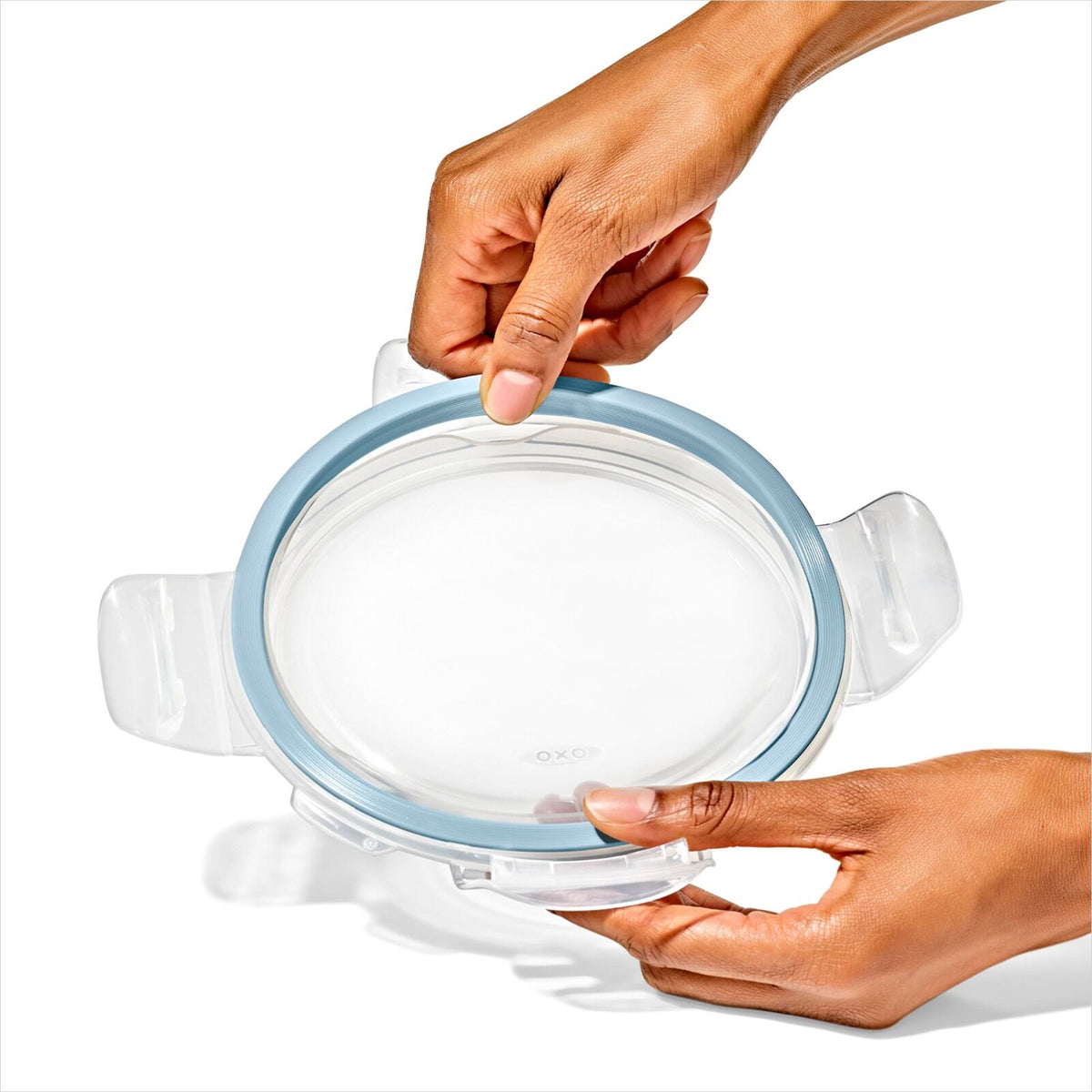 smart-seal-4-cup-glass-round-container-arctic-blue-i5 oxo_smartseal_round-glass-arctic_pdp_05_2.jpeg