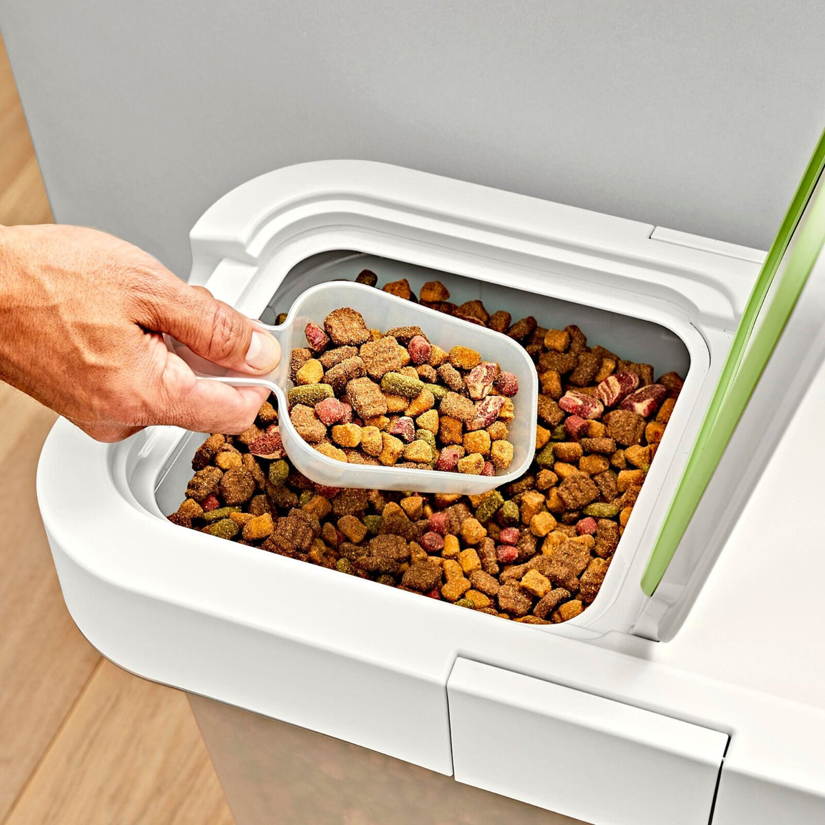 oxo-pet-airtight-food-container-with-scoop-extra-large-c8 pet_7301600_airtight-food-container-extra-large_pdp_04.jpeg