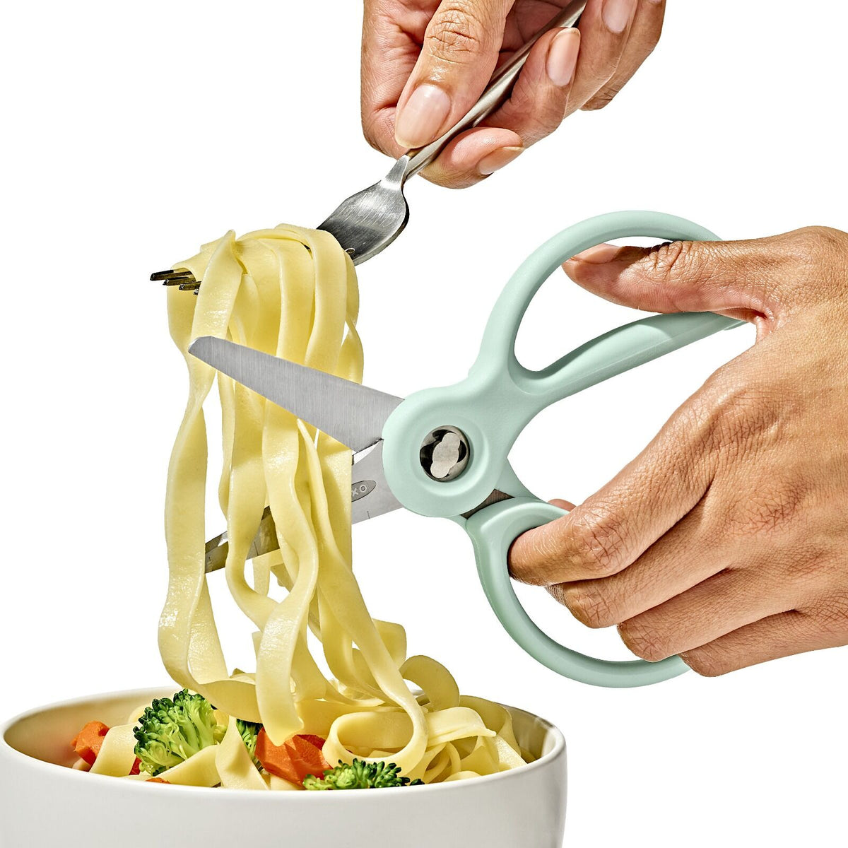 on-the-go-food-scissors-with-case-x6 tot_61176600_baby-food-scissors-opal_pdp_01.jpeg