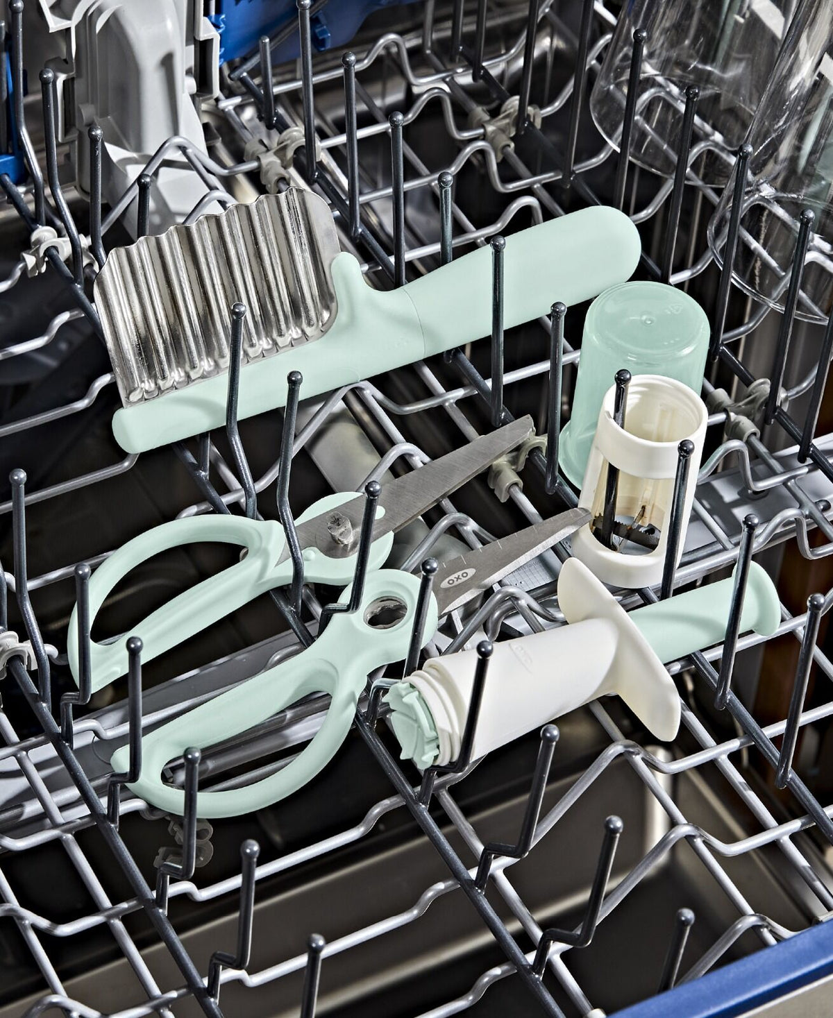 on-the-go-food-scissors-with-case-x6 tot_61176600_baby-food-scissors-opal_pdp_macys_04.jpeg